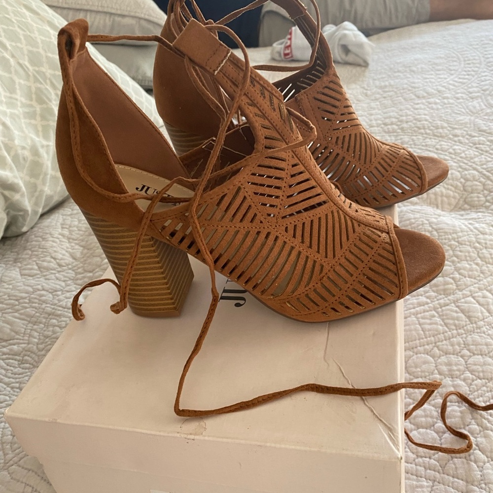 Peep toe sandal